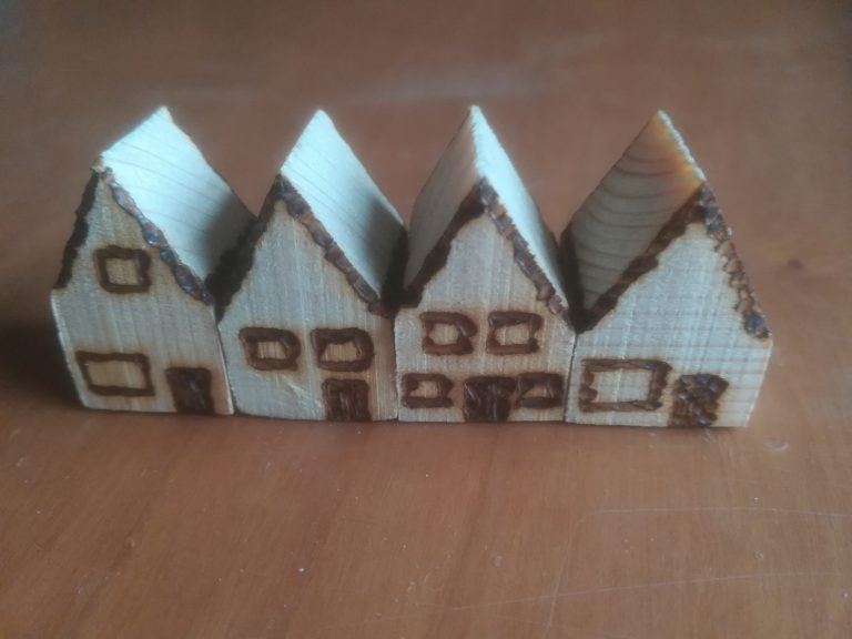 Kleine houten huisjes ter decoratie HobbyLeeuw